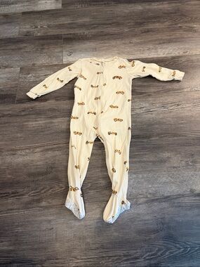Pekkle Cream Car-Print Footed One-Piece Pajamas